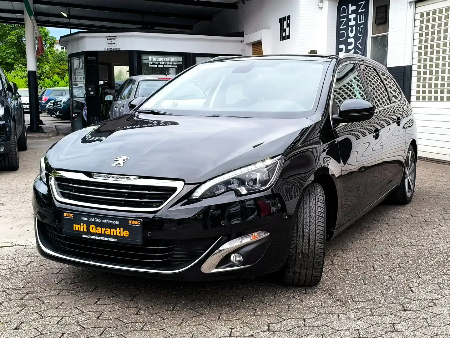 Peugeot 308 SW Allure 1.2 eTHP Automatik Negro - 1