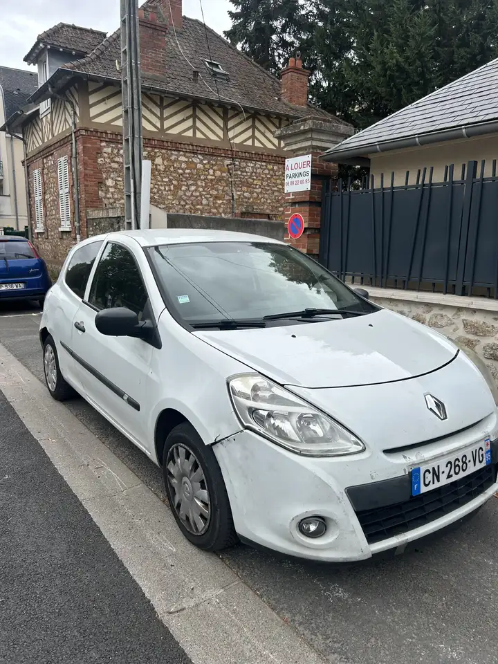 Renault Clio Citadine 3 portes — photo 2