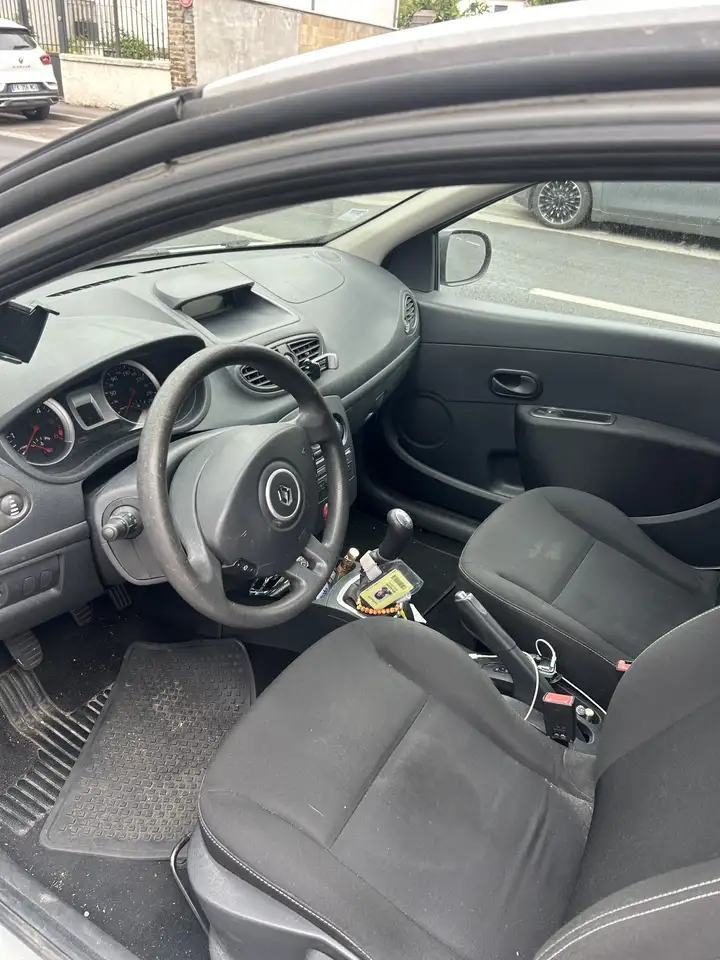 Renault Clio Citadine 3 portes — photo 5