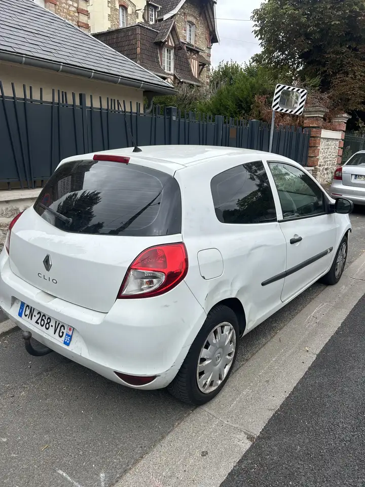 Renault Clio Citadine 3 portes — photo 4