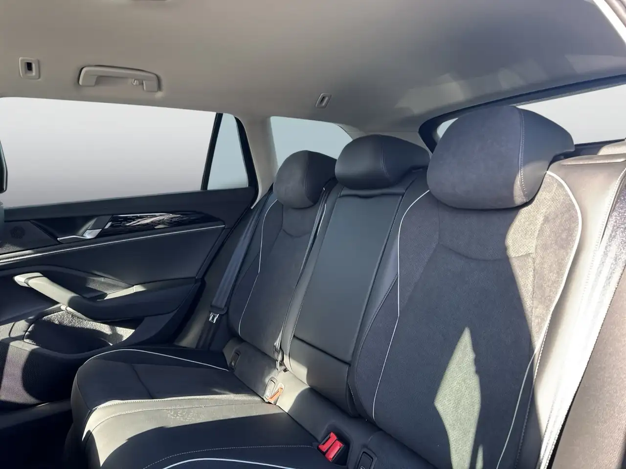 Volkswagen Passat Variant Business eTSI DSG 17