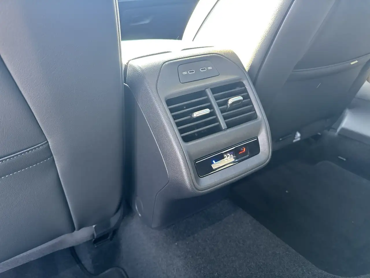 Volkswagen Passat Variant Business eTSI DSG 16