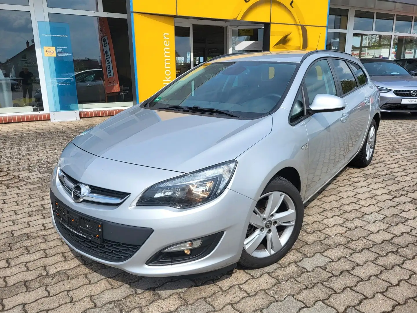 Opel Astra J Sports Tourer Edition**AU/HU bis 11/26** Plateado - 1