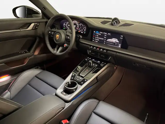 Porsche 911 view 10