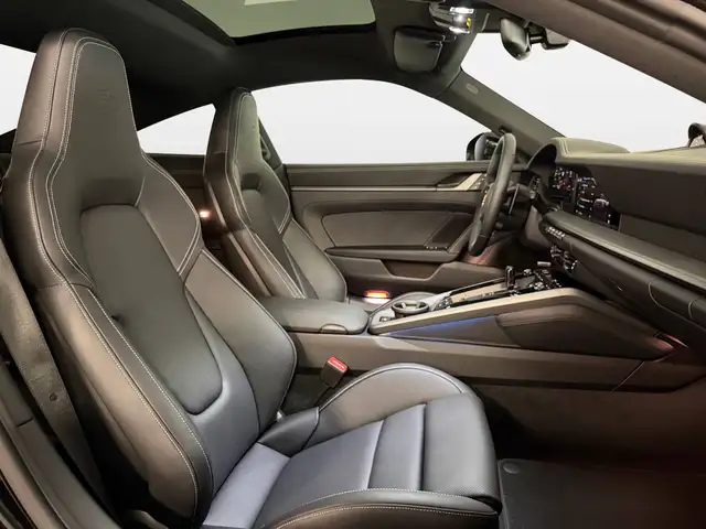 Porsche 911 view 12