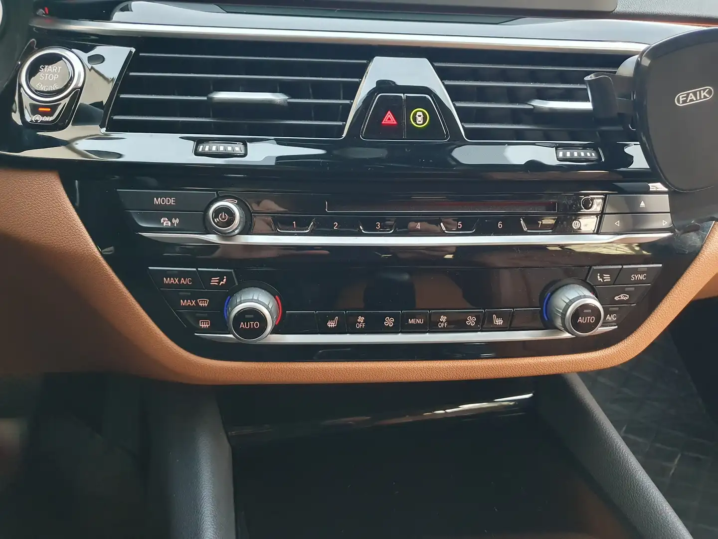 BMW 530 530i Touring Aut. Sport Line - 2
