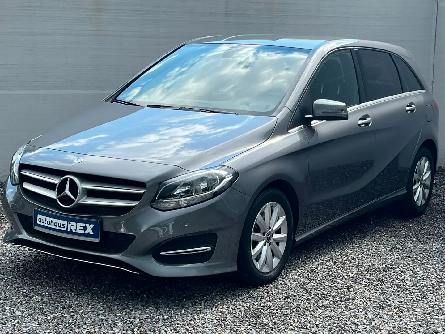 Mercedes-Benz B 180 7G-DCT "Style" NAVI PDC nur 46.500Km Grau - 1