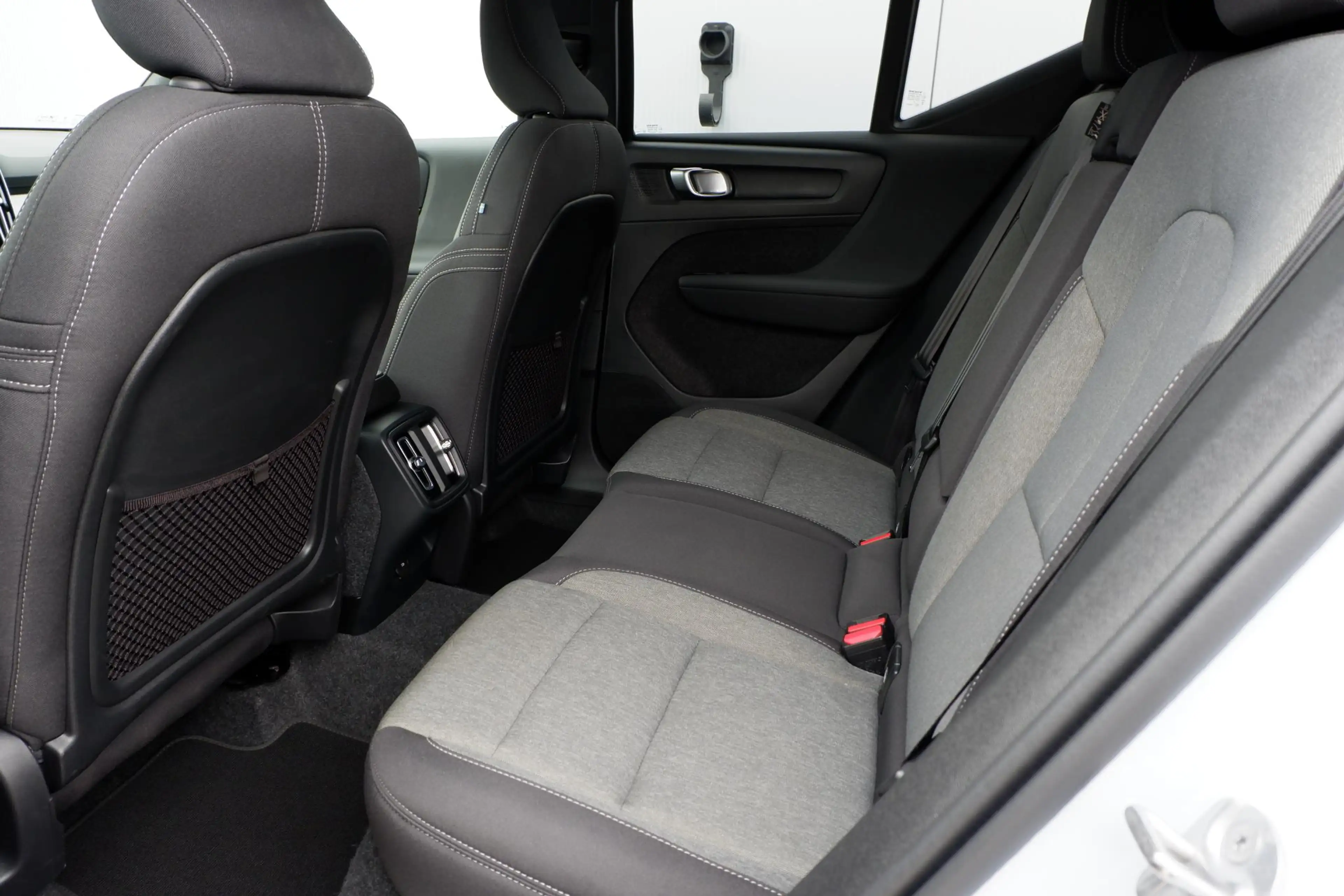 Volvo XC40 B4 Plus Dark | Trekhaak | Verwarmbare voorstoelen, — photo 7