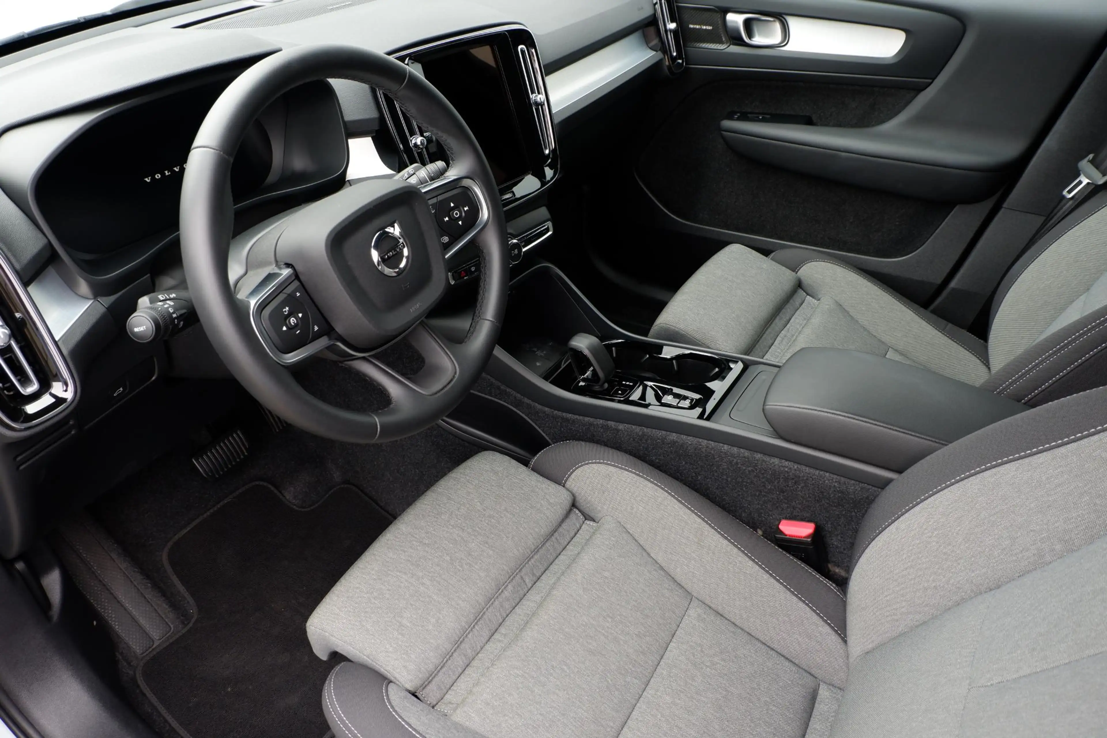 Volvo XC40 B4 Plus Dark | Trekhaak | Verwarmbare voorstoelen, — photo 3