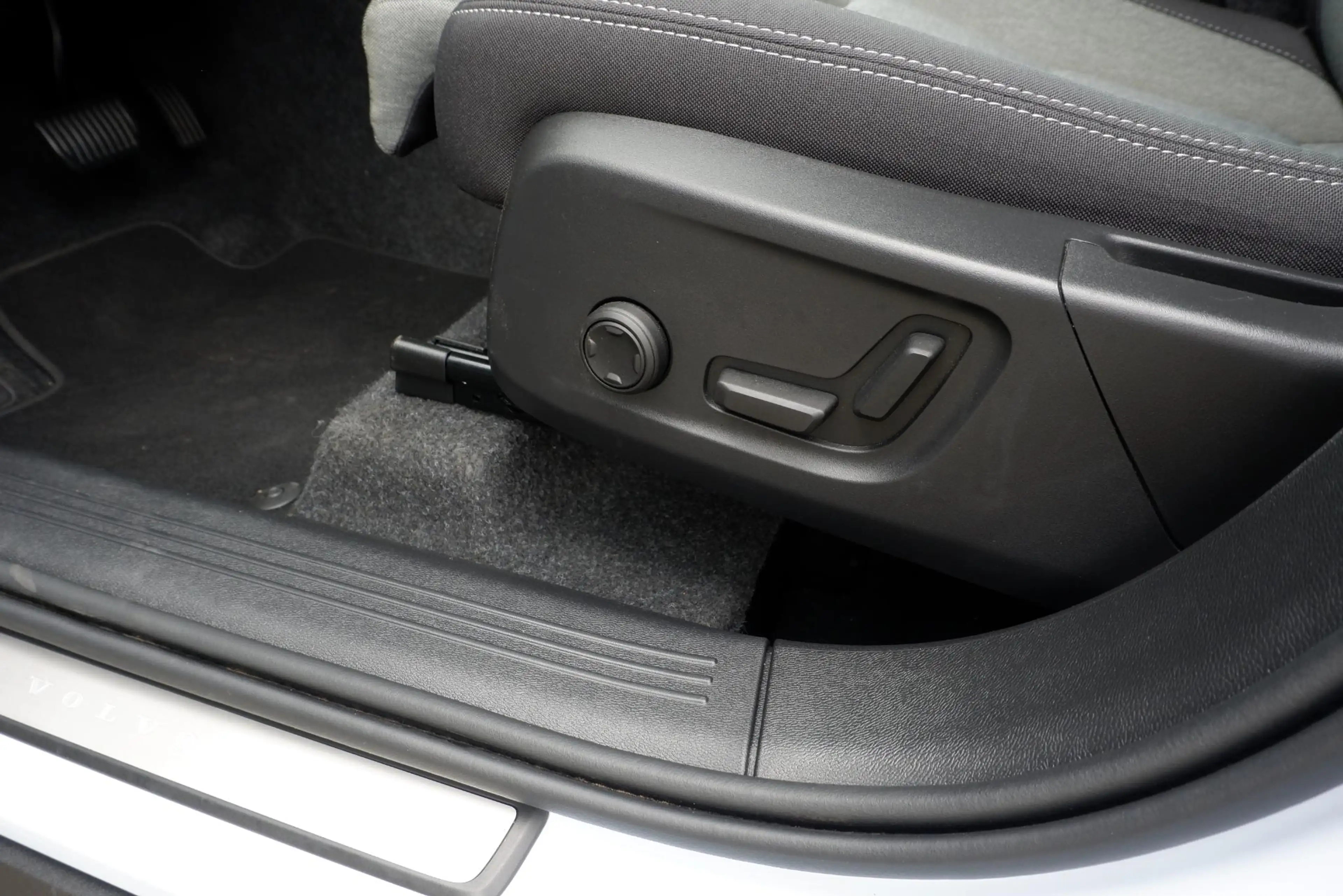 Volvo XC40 B4 Plus Dark | Trekhaak | Verwarmbare voorstoelen, — photo 12