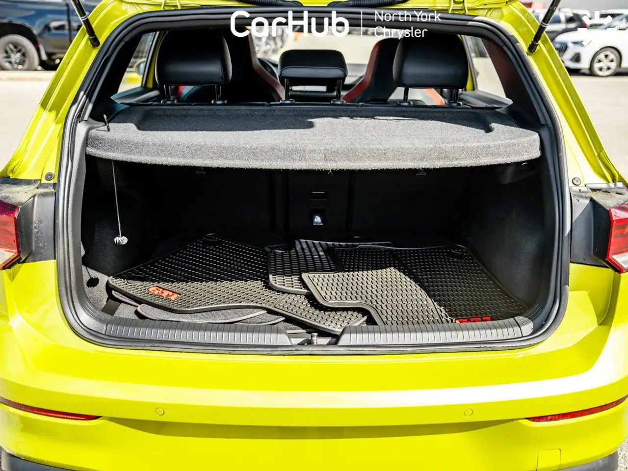 Volkswagen Golf GTI снимка Volkswagen Golf GTI