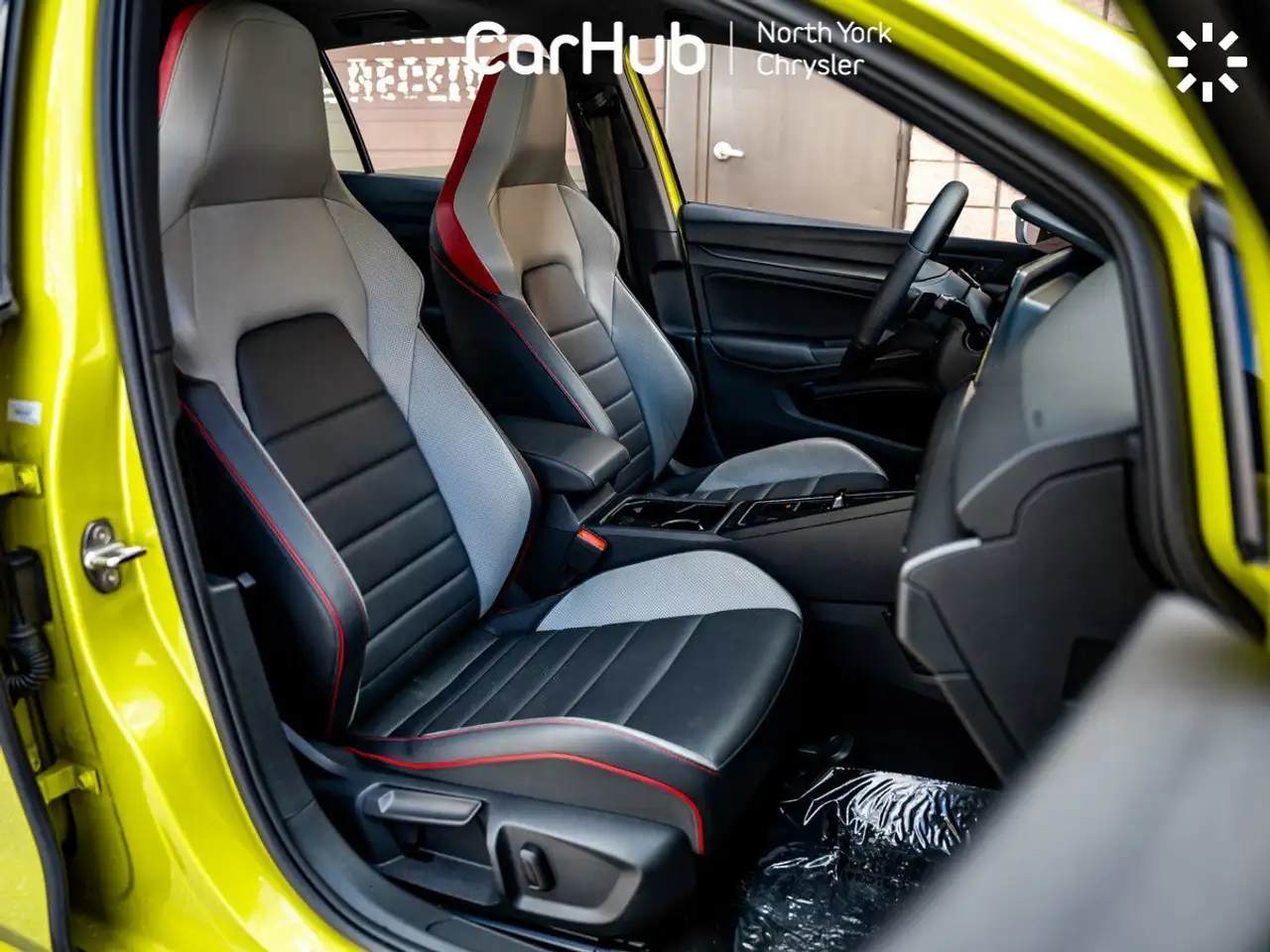 Volkswagen Golf GTI снимка Volkswagen Golf GTI