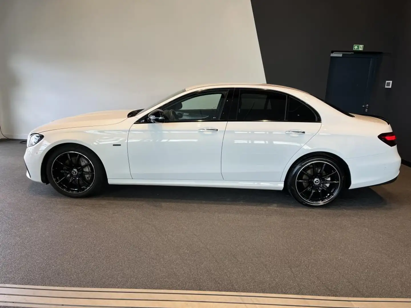 Mercedes-Benz E 220 d AMG Night Edition+Navi+Kamera+Distronic Bianco - 2