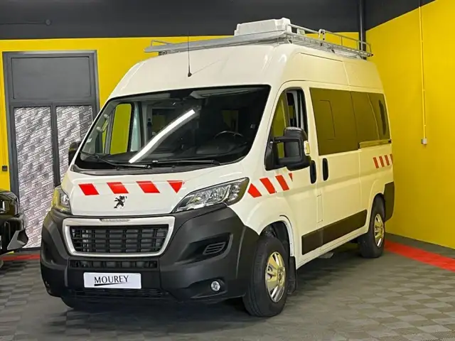 Peugeot Boxer view 2
