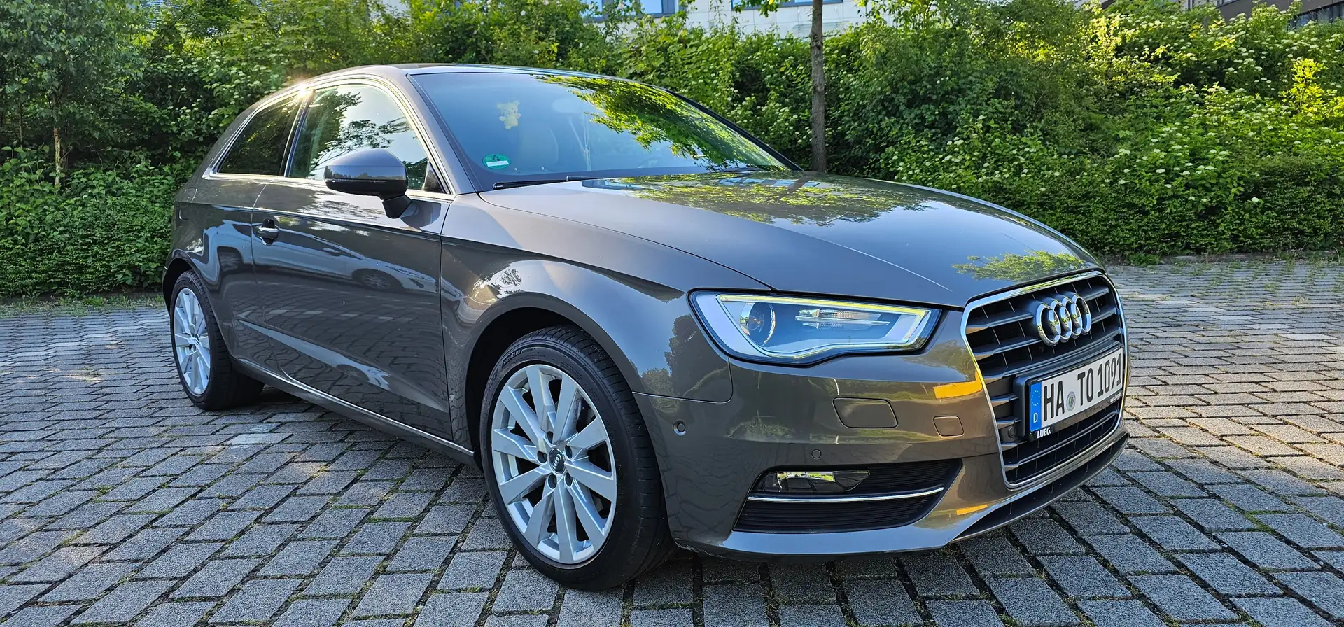 Audi A3 A3 1.6 TDi 8V Ambiente Xenon MMI+ 8-Fach Béžová - 2
