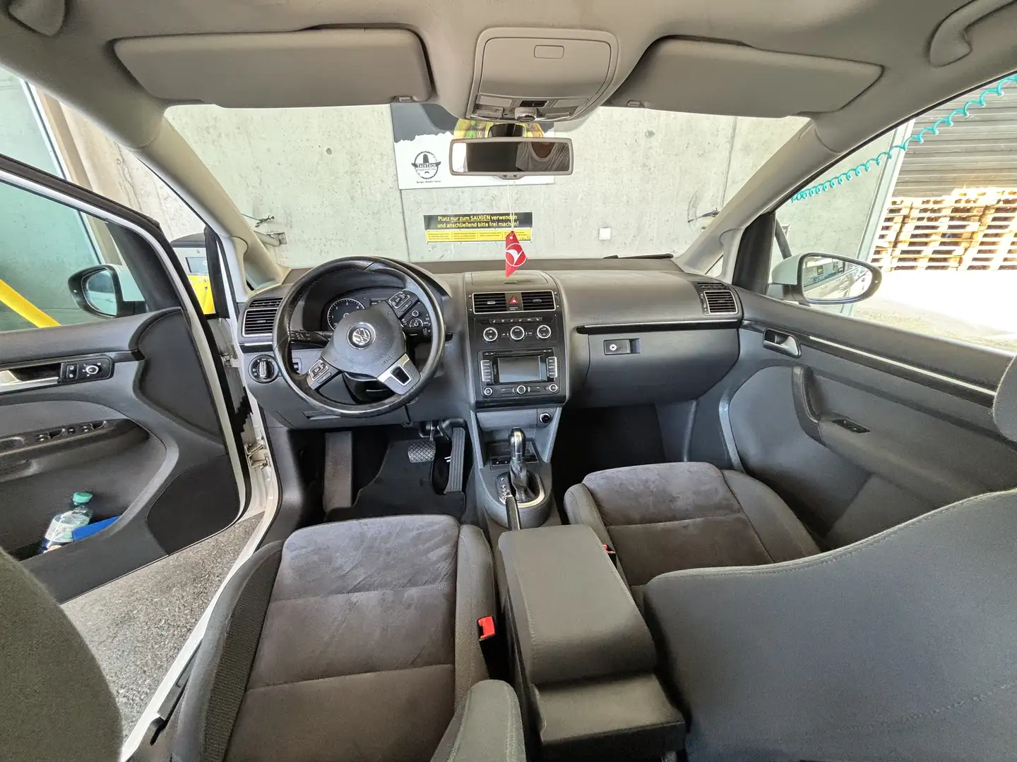 Volkswagen Touran Highline 1,6 BMT TDI DPF DSG Weiß - 1