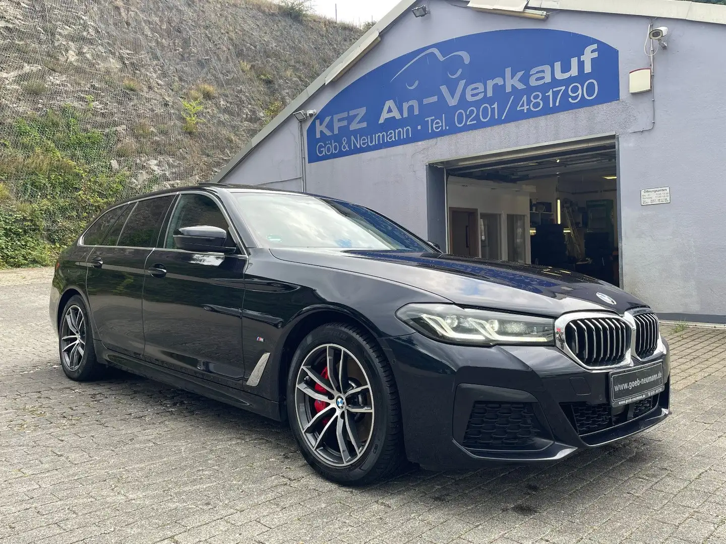 BMW 520 d Touring M Sport Autom. Pano Leder ACC Schwarz - 1