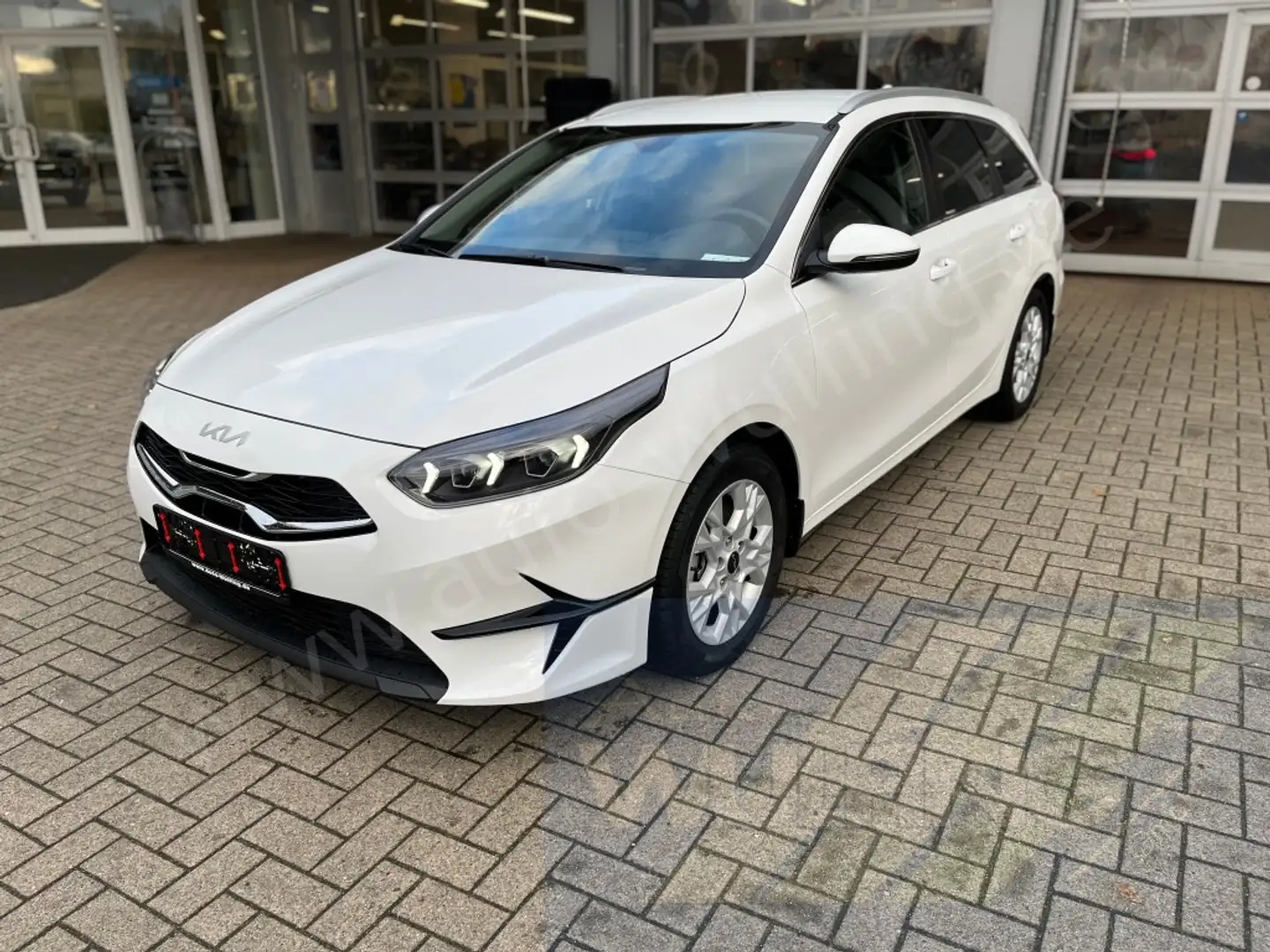 Kia Ceed SW / cee'd SW 1.5T-GDI DCT Vision Kamera Navi LED-SW Weiß - 1