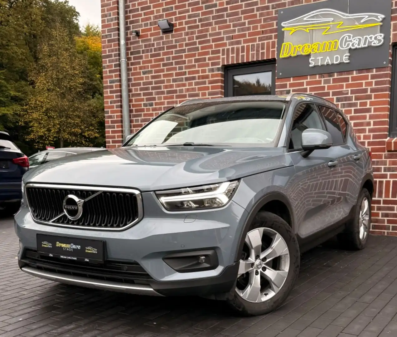 Volvo XC40 Momentum AWD Leder*AHK*H&K*Ambiente*PDC Gris - 1