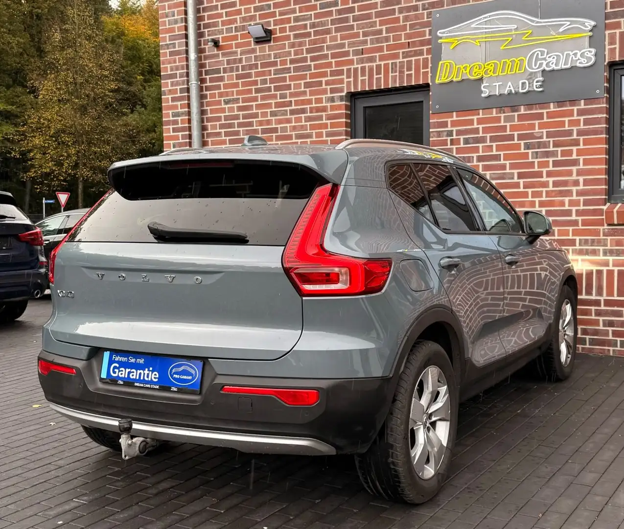 Volvo XC40 Momentum AWD Leder*AHK*H&K*Ambiente*PDC Gris - 2