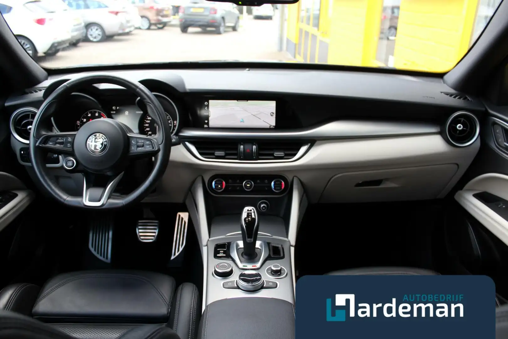 Alfa Romeo Stelvio 2.0 T AWD Veloce Carplay Grijs - 2