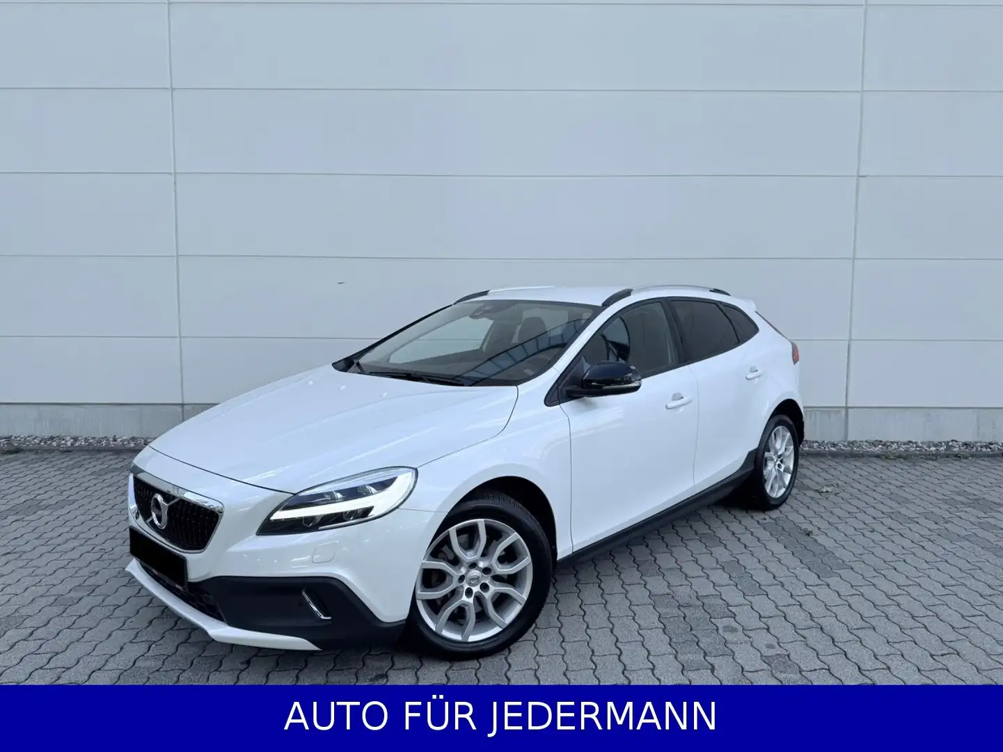 Volvo V40 Cross Country Momentum*D4*Navi*LED*Kamera* Weiß - 1
