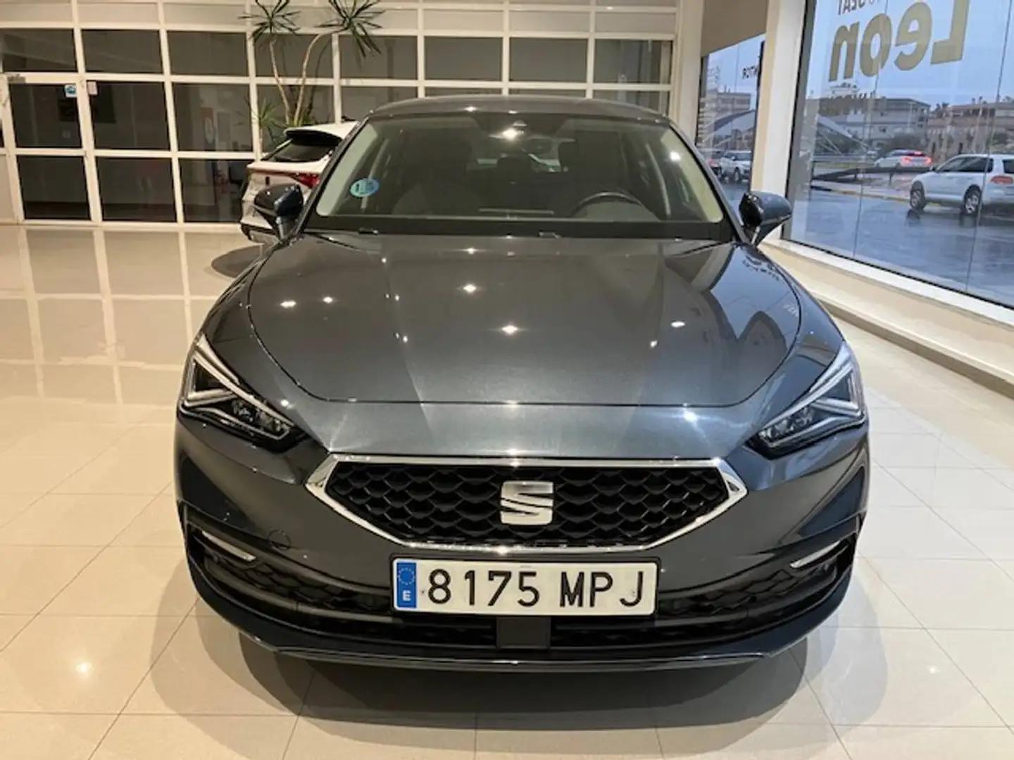 SEAT Leon 1.5 eTSI DSG-7 S&S Style Special Edition 150 Gris - 2