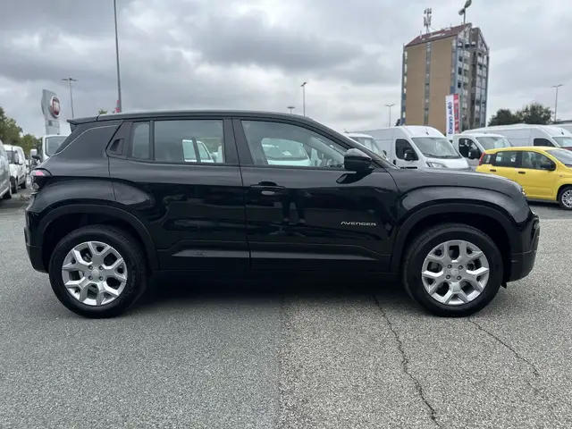 Jeep Avenger view 8