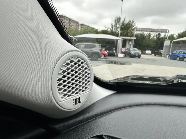 Jeep Avenger view 23