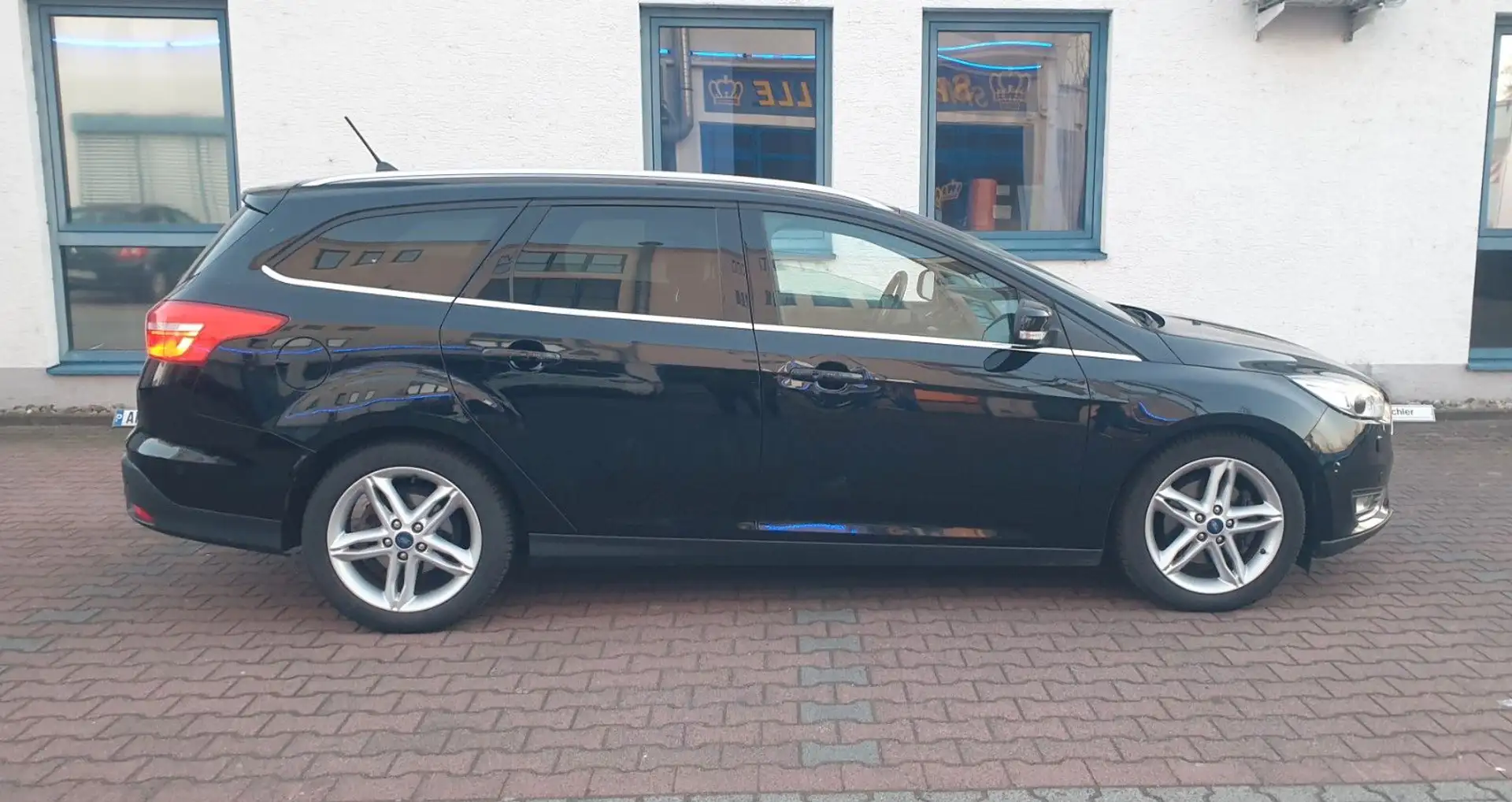 Ford Focus Turnier Titanium Schwarz - 2