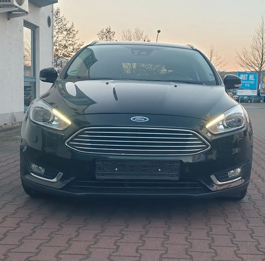 Ford Focus Turnier Titanium Schwarz - 1