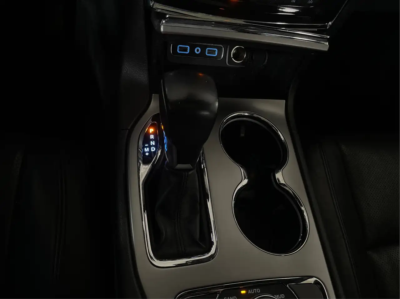 Jeep Grand Cherokee снимка Jeep Grand Cherokee