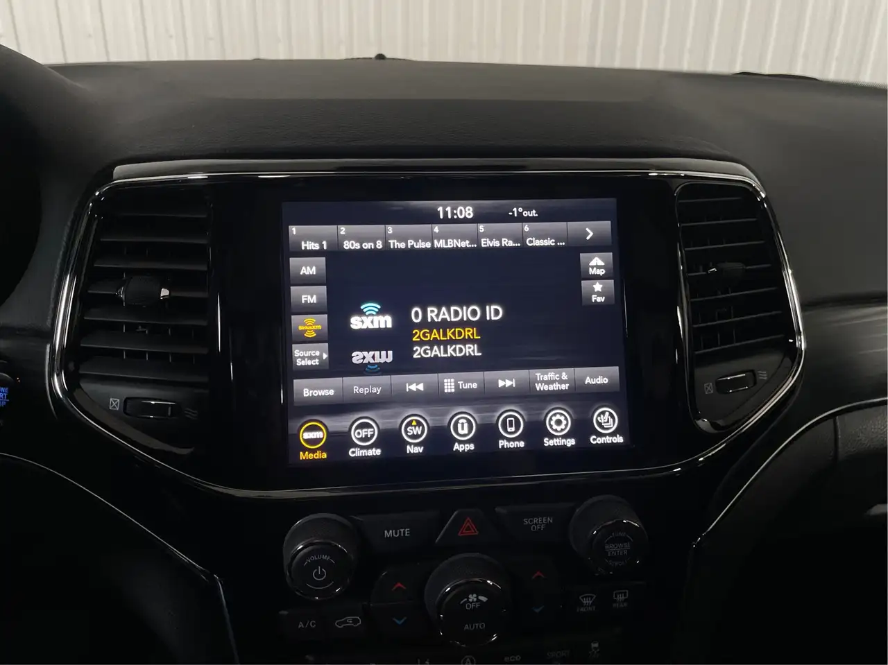 Jeep Grand Cherokee снимка Jeep Grand Cherokee