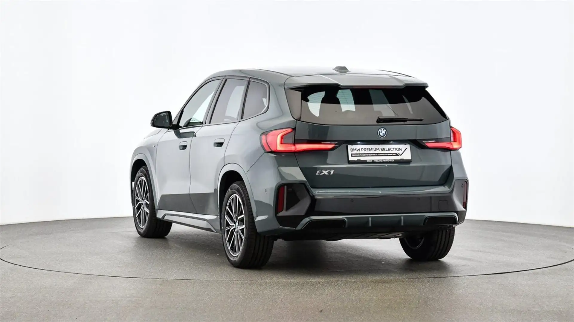 BMW iX1 eDrive20 M Sport Vert - 2
