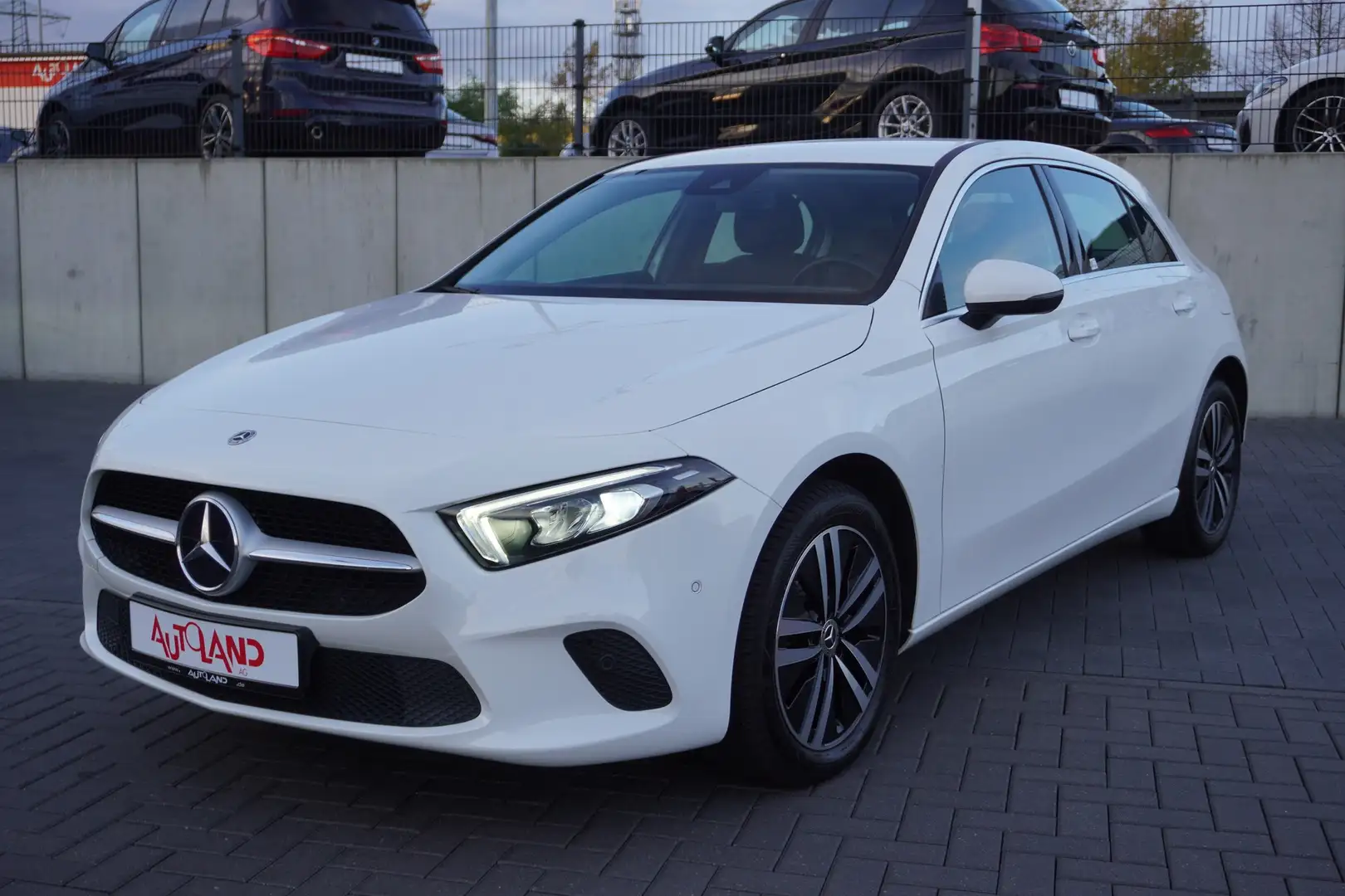 Mercedes-Benz A 140 A250 e Kamera Teilleder ACC LED Navi Weiß - 2