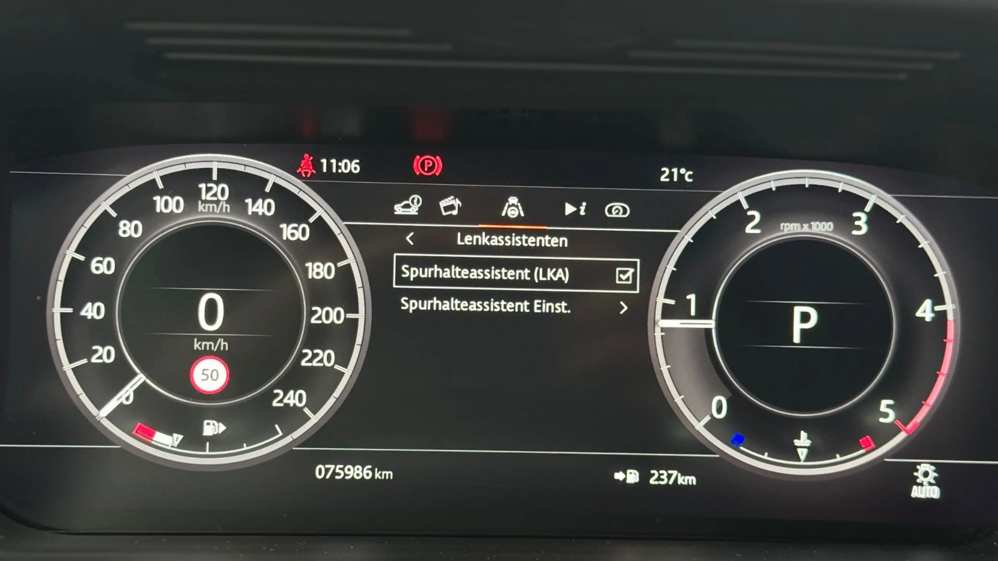 Land Rover Discovery Sport AWD*FACELIFT*Pano*LED*Keyless*19 — photo 25