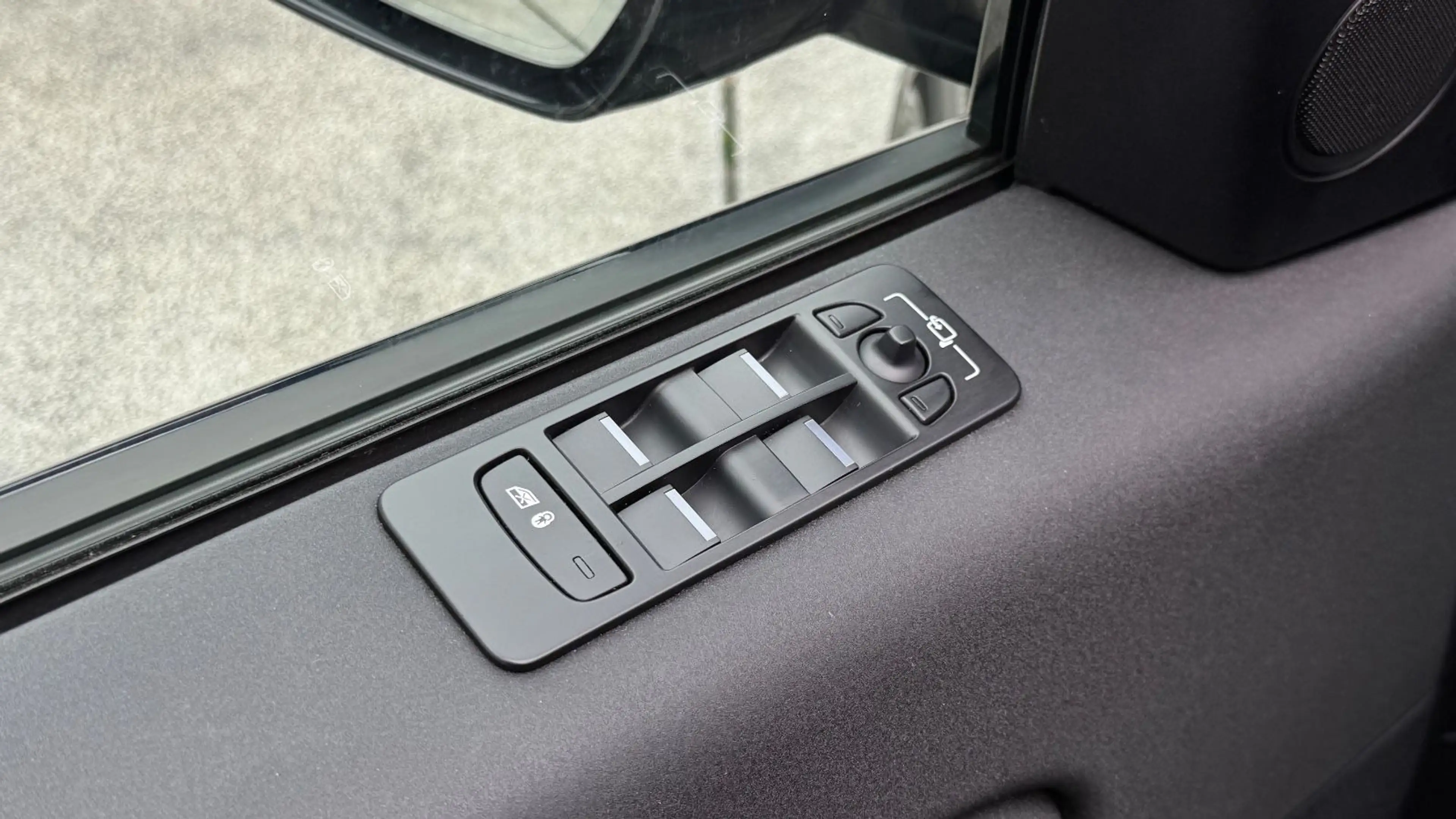 Land Rover Discovery Sport AWD*FACELIFT*Pano*LED*Keyless*19 — photo 30