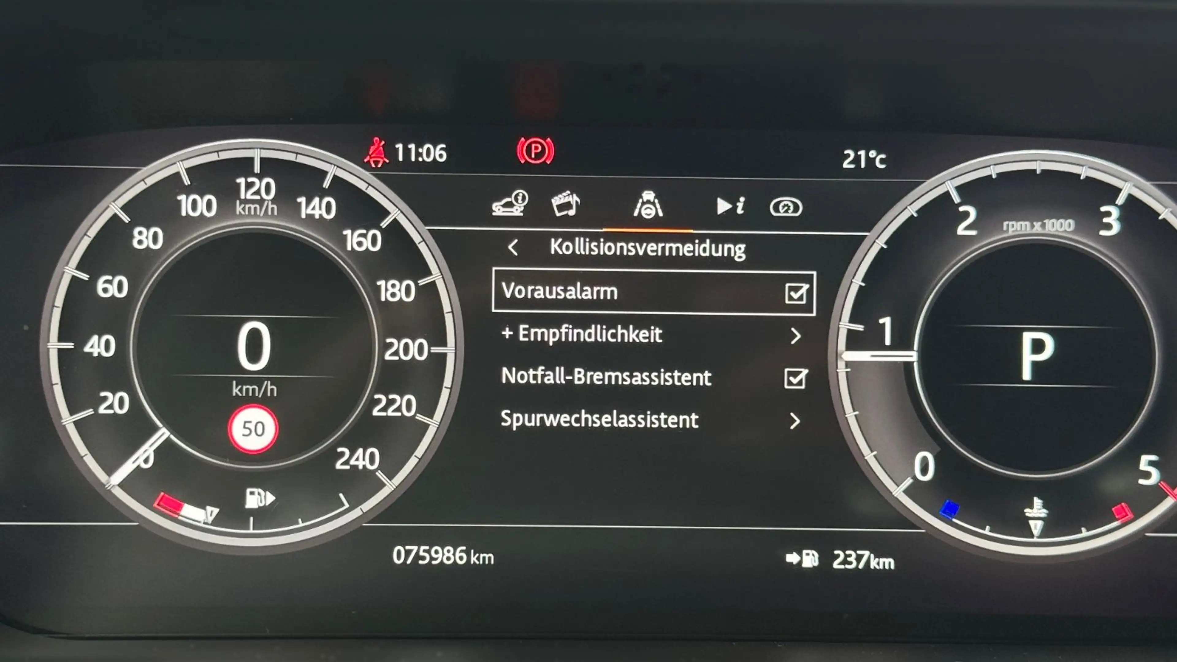 Land Rover Discovery Sport AWD*FACELIFT*Pano*LED*Keyless*19 — photo 27