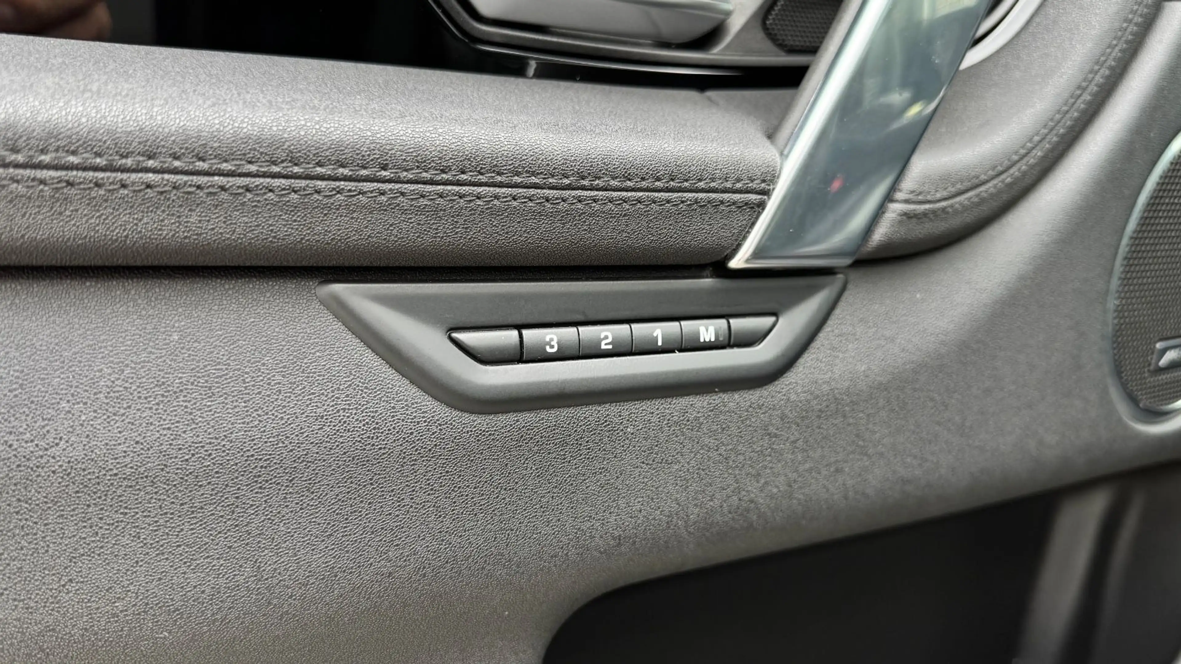Land Rover Discovery Sport AWD*FACELIFT*Pano*LED*Keyless*19 — photo 34