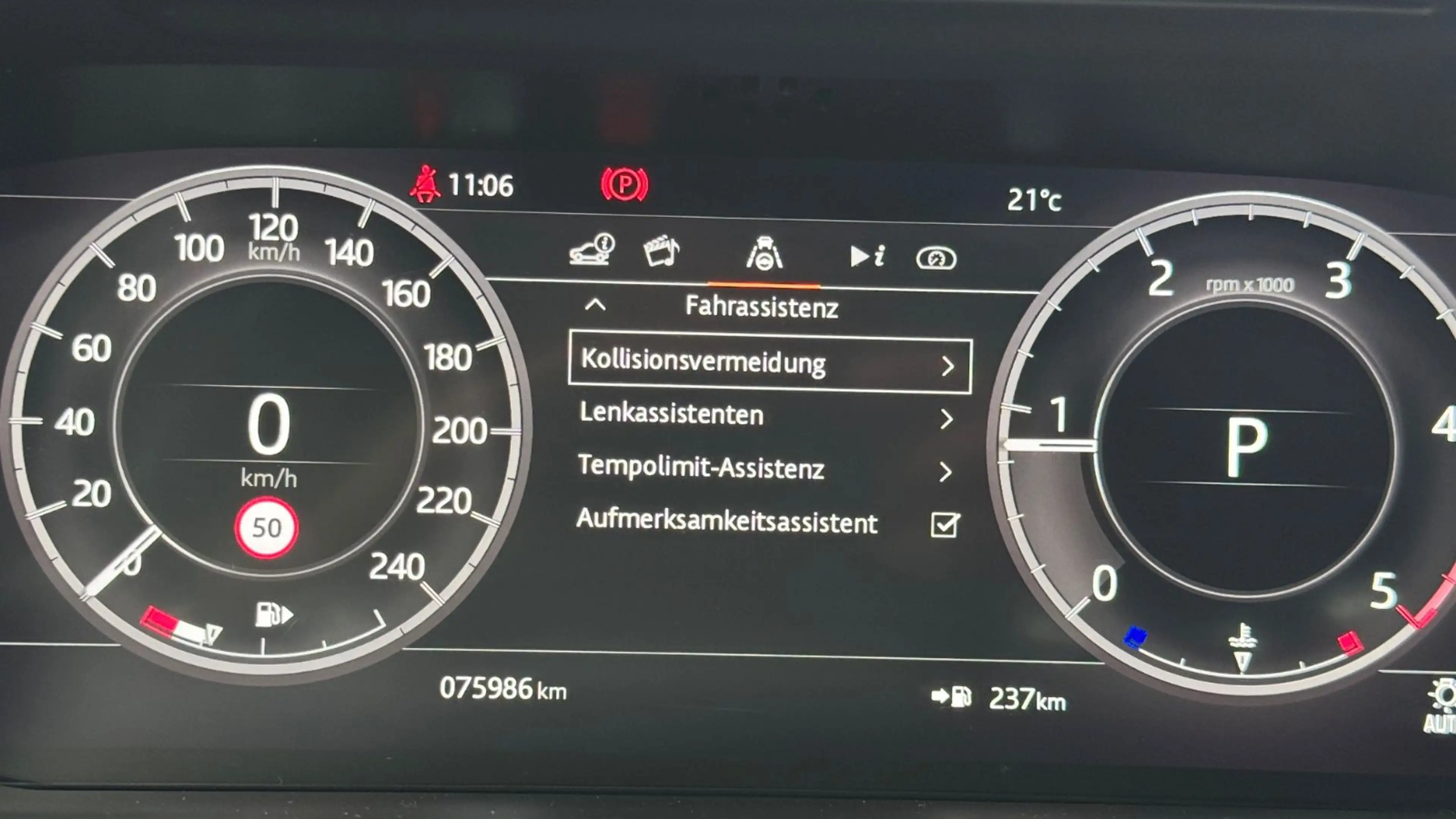 Land Rover Discovery Sport AWD*FACELIFT*Pano*LED*Keyless*19 — photo 28