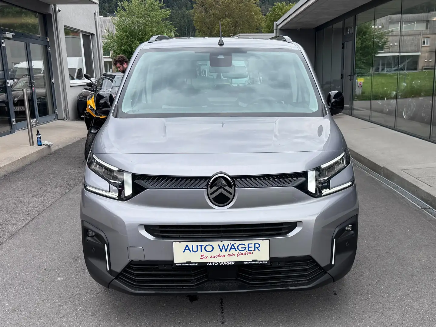 Citroen Berlingo BlueHDi 130 S Plateado - 2