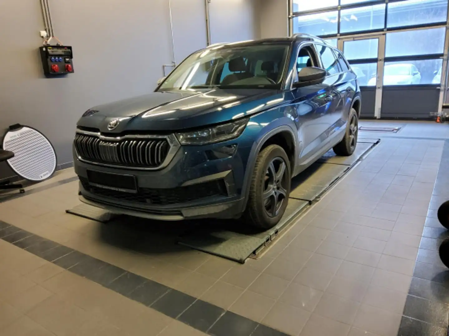 Skoda Kodiaq Style 2.0 TSI DSG 4x4 8-fach bereift Bleu - 2