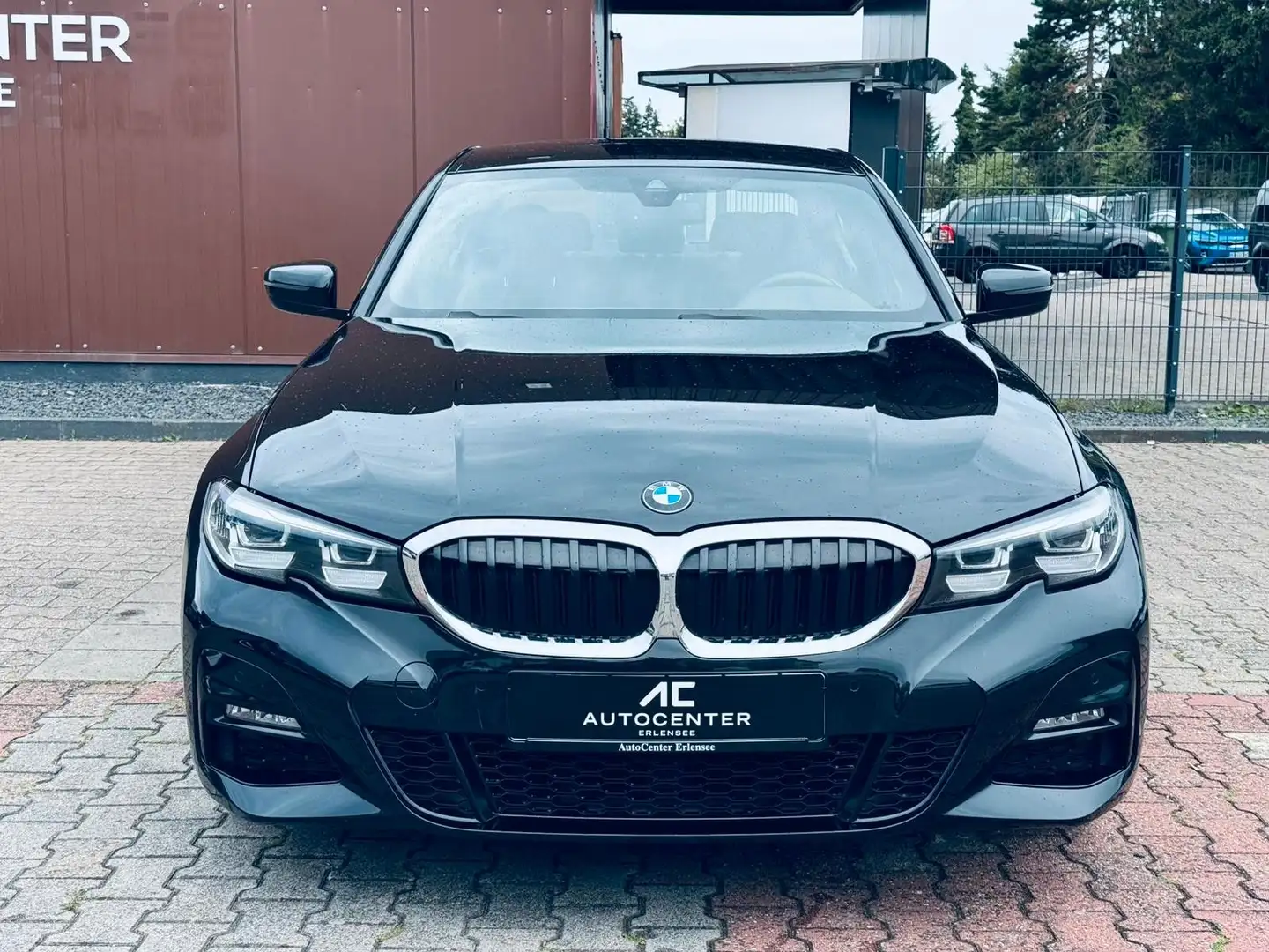 BMW 318 dA M Sport INDIVIDUAL+AMBIENTE+M-TECHNIC Noir - 2