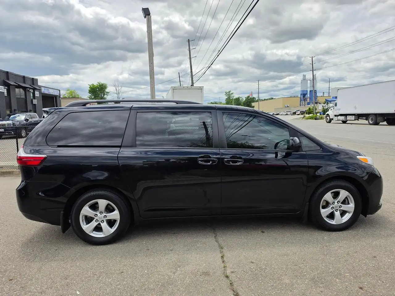 Toyota Sienna photo Toyota Sienna