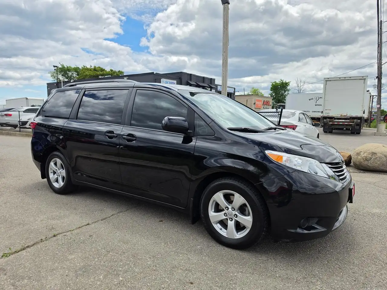Toyota Sienna photo Toyota Sienna