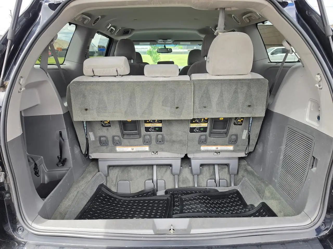 Toyota Sienna photo Toyota Sienna