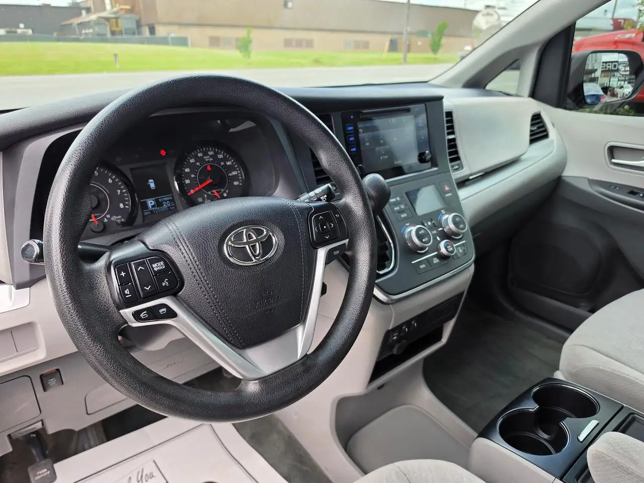 Toyota Sienna photo Toyota Sienna