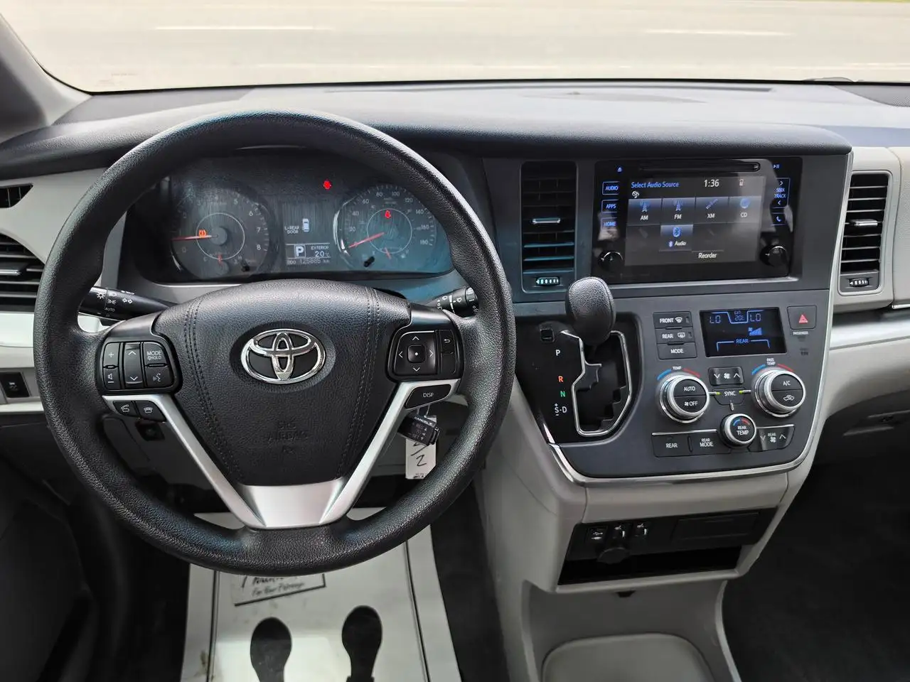 Toyota Sienna photo Toyota Sienna