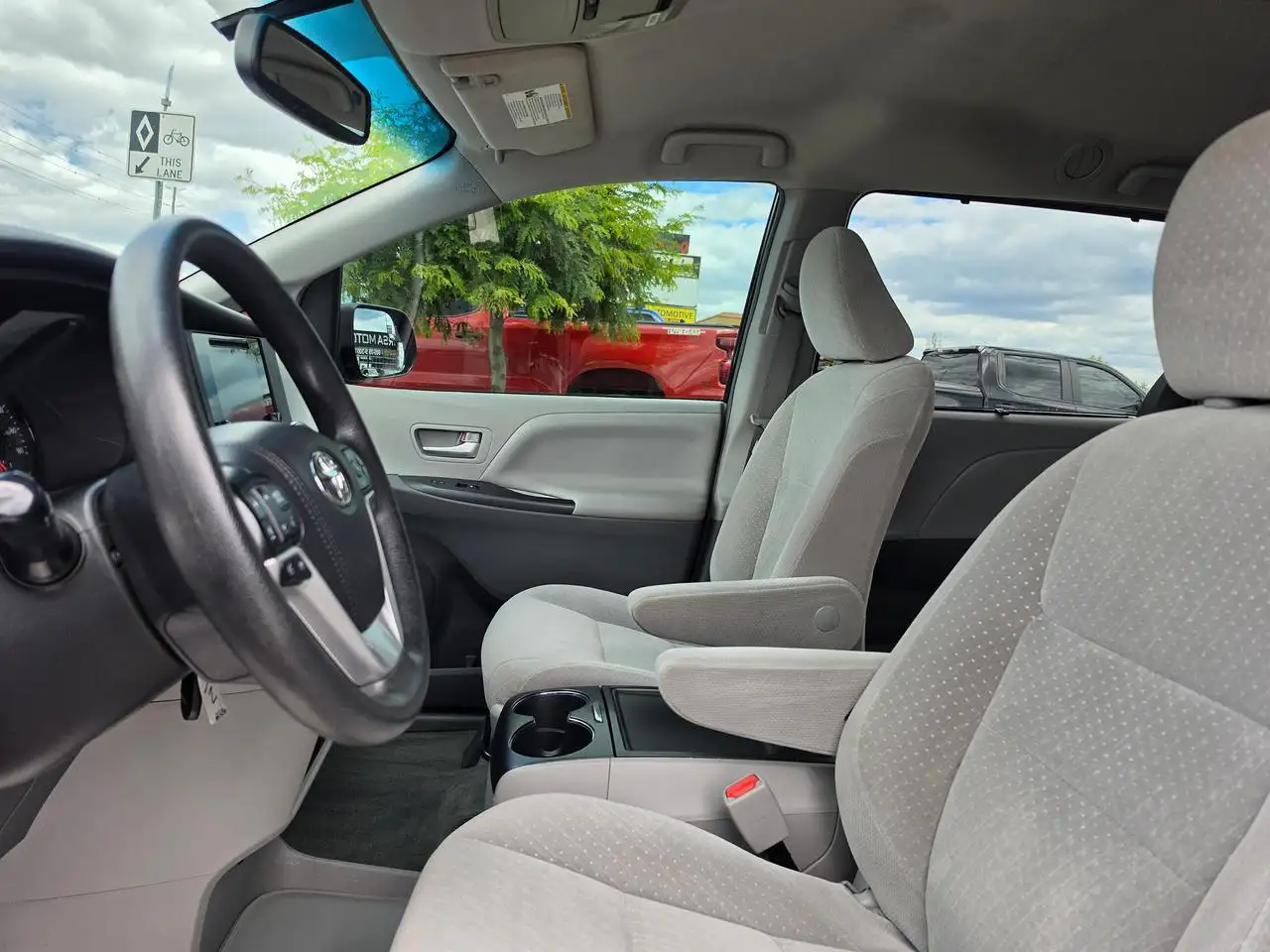 Toyota Sienna photo Toyota Sienna