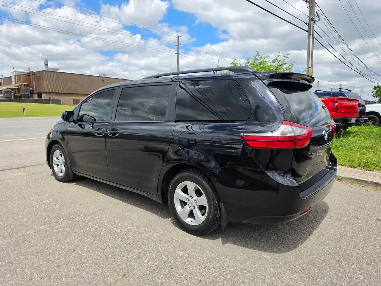 Toyota Sienna photo Toyota Sienna